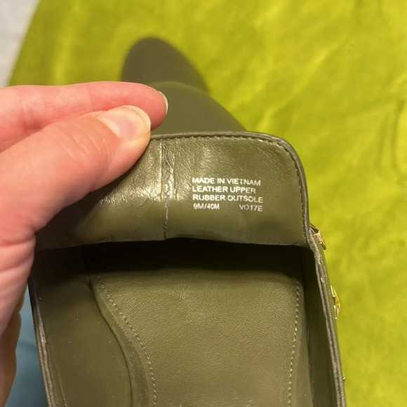 WNS Michael Kors Natasha Olive Green Gold Logo Star Slide Mules Sz 9 - Picture 7 of 10